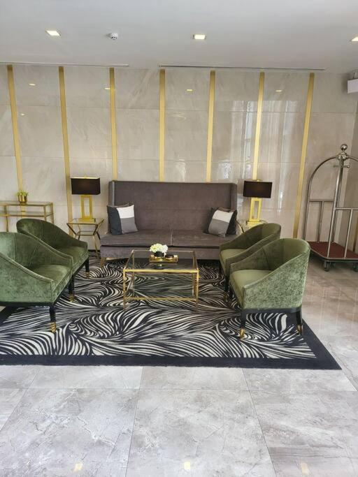 马尼拉Luxury @ Bgc Sleeps 6 Comfortably Fast Wifi Pool!公寓 外观 照片