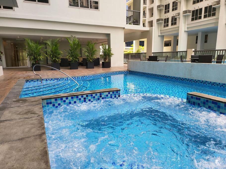 马尼拉Luxury @ Bgc Sleeps 6 Comfortably Fast Wifi Pool!公寓 外观 照片
